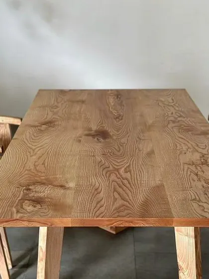 A top-down view of the White Ash dining table, showcasing the beautiful natural grain of the wood. This piece combines raw, organic beauty with clean, modern lines for a timeless design.
