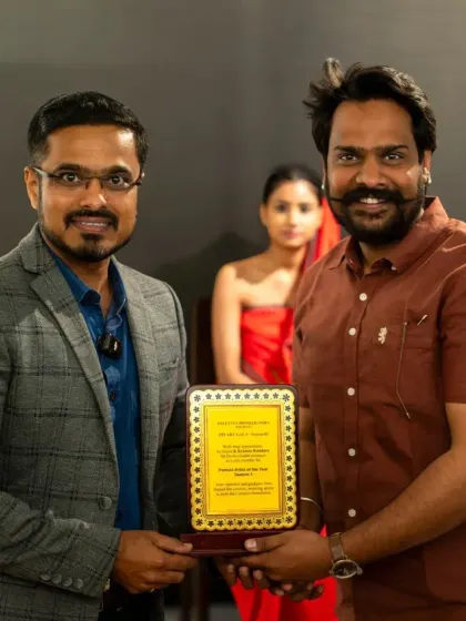Receiving a token of appreciation for my participation in a workshop organized by Palette Pioneer India in Delhi.