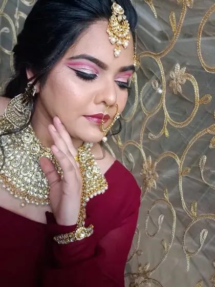 A close-up of a Muslim bridal look with a dramatic pink and black cut-crease. I teach my students how to use color boldly while maintaining an elegant and bridal feel.