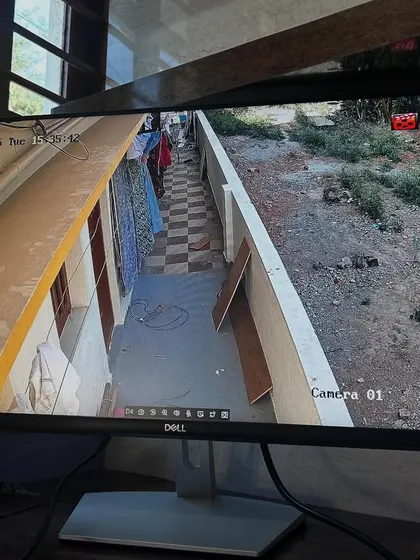 This view shows the side of a building, captured clearly by the 4G camera system. It's useful for monitoring for unauthorized access.