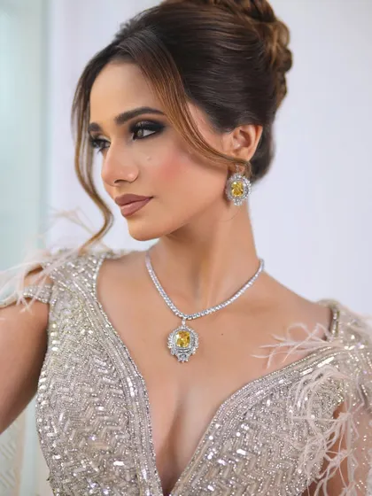 Another angle of this stunning look, showing how it catches the light from every direction.