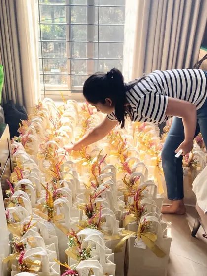A last-minute quality check before a large order goes out. I personally inspect the hampers to ensure every detail is perfect.