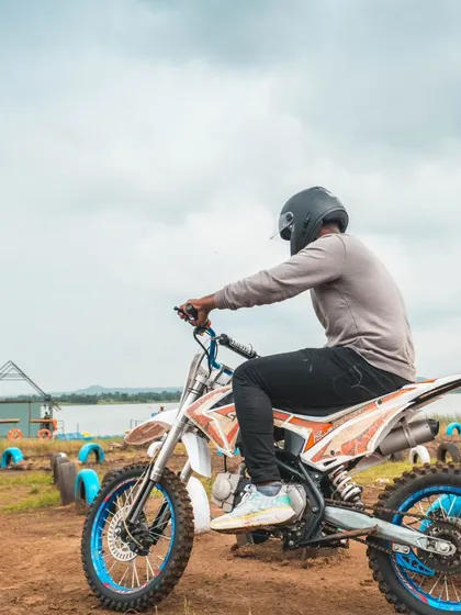 Feel the thrill of our dirt bike track. It’s a fantastic activity for boosting morale and encouraging a little friendly competition among colleagues during a corporate fun day.