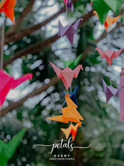 A duplicate image of the charming origami bird decorations.