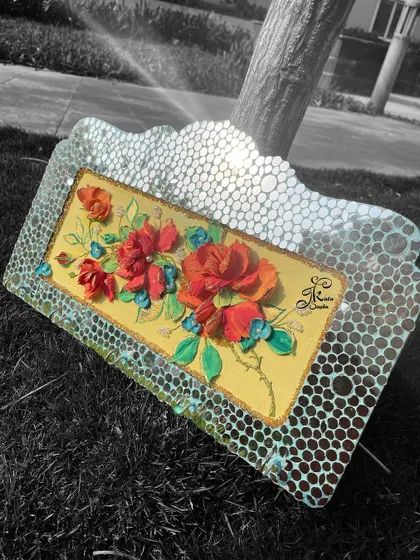 A black and white photo of the key holder, emphasizing the contrast between the floral art and the mosaic texture.