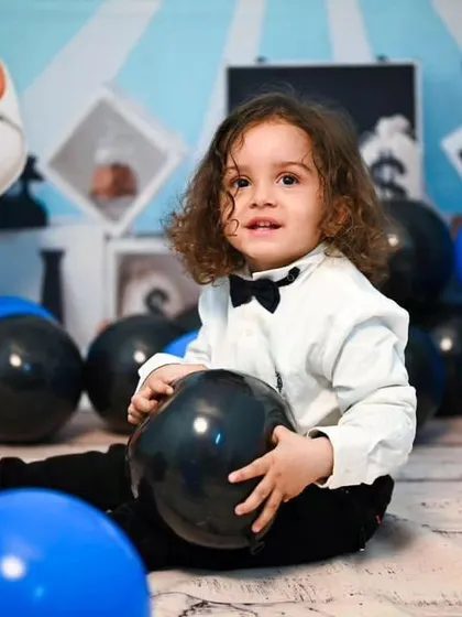 Another take on the Boss Baby theme, this time with a different little model. I use props like balloons and a bow tie to customize the shoot for each child.