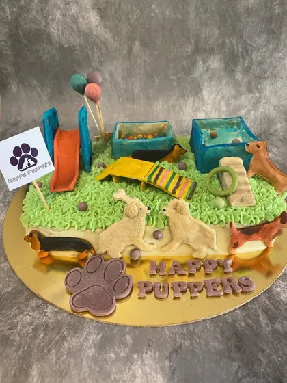 How amazing is this cake from one of our dog parties? Celebrating milestones together is part of the journey, and I love creating a community where both dogs and their parents feel supported and have fun.