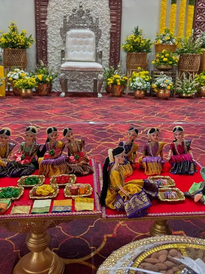 A close-up of smaller doll arrangements used as part of the decor.