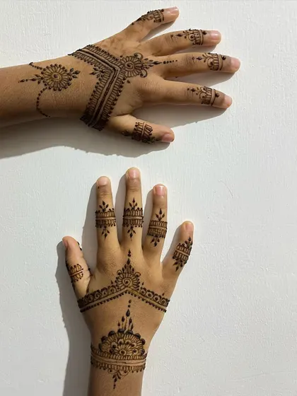 A simple and elegant design for a child, perfect for Eid or a party.