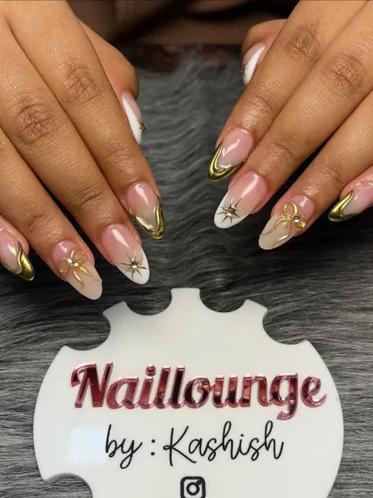 A unique design with gold chrome accents. This set features 3D gold bows, starburst charms, and chrome outlines on a sheer base.