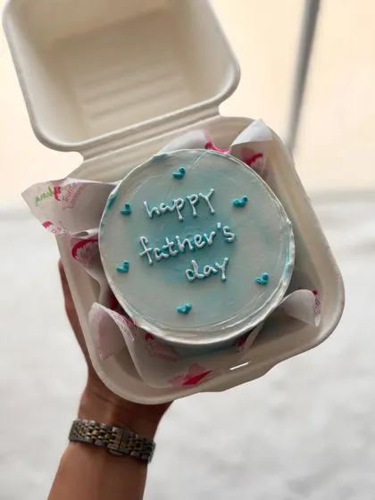 A simple and sweet 'Happy Father's Day' bento cake in a lovely shade of blue. These were very popular for celebrating dads.