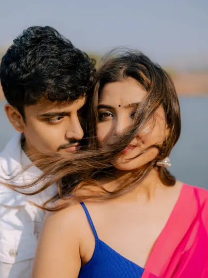 An intense and romantic close-up with the wind in her hair. The natural elements, like the wind and the water, add a dynamic and cinematic quality to our outdoor couple portraits.