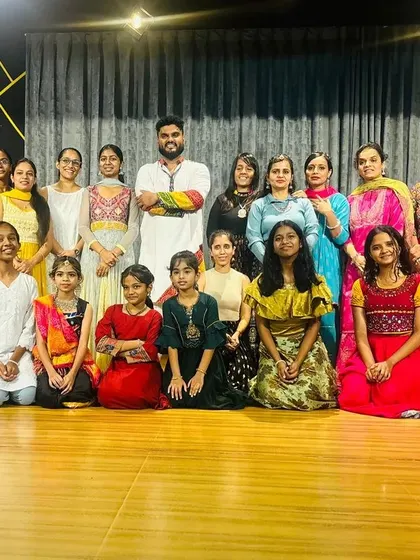 The full group from our Raas Garba workshop. It was amazing to see so many people come together to celebrate culture through dance.