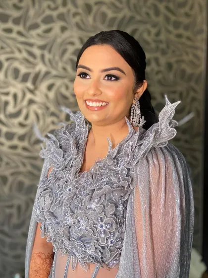 A final portrait of Bansi, looking absolutely stunning and confident in her unique reception look.
