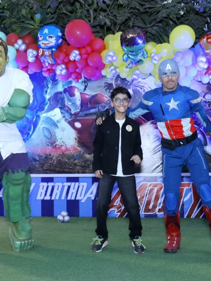 The birthday boy stands between two of his heroes, The Hulk and Captain America, in front of an amazing Avengers-themed balloon backdrop. We coordinate characters with your party's theme.