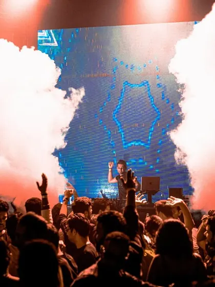 The power of a great visual setup. Here, CO2 cannons frame me against a massive LED screen, creating a powerful silhouette and an immersive atmosphere for the crowd.