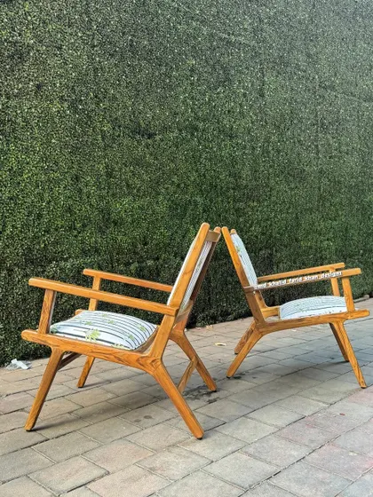 A back-to-back view highlighting the chair's frame.