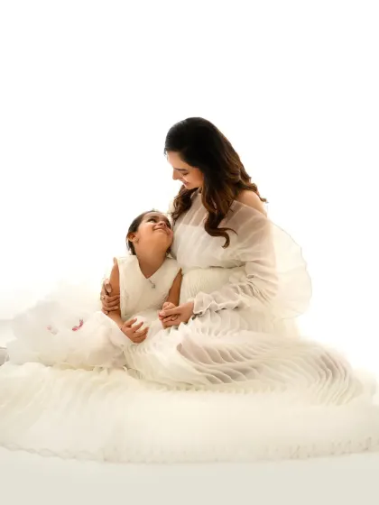 The way she looks up at her mama is just the sweetest. I focus on guiding you into poses that encourage these natural, love filled interactions.