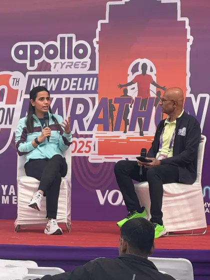 Answering questions from the audience at the pre-race event for the Apollo Tyres New Delhi Marathon.