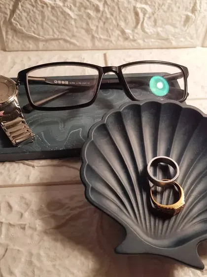 This masculine and stylish set is a thoughtful and practical gift for him.
