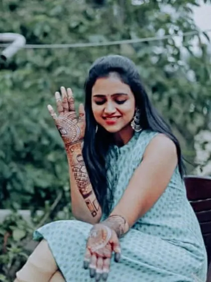 A full shot of Rashmi enjoying her mehendi. Her relaxed and happy demeanor is what I strive for during every mehendi session.