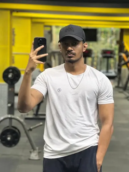 A gym selfie showing my condition after a one-month training break due to a medical emergency.