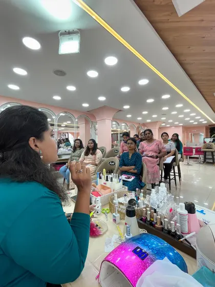A trainer leading a session for our 7-week pro batch.