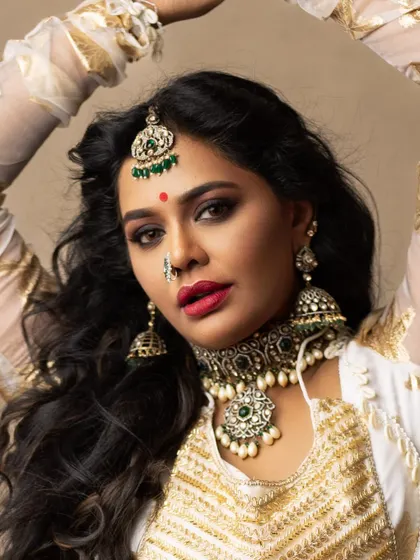 A close-up that truly captures the beauty of this oxidized jewellery set. The details on the choker, nose ring, and maang tikka are exquisite.