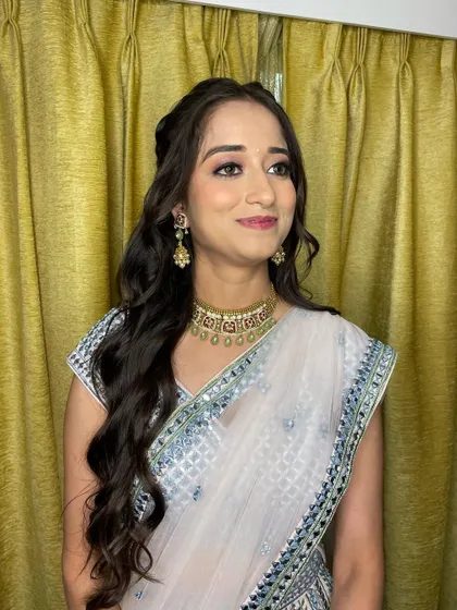 This bride is looking absolutely stunning and happy for her pre-wedding rituals. The look is subtle, beautiful, and lets her radiance shine.