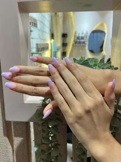 A still shot of the lavender ombré chrome nails, showing off the beautiful, iridescent finish.