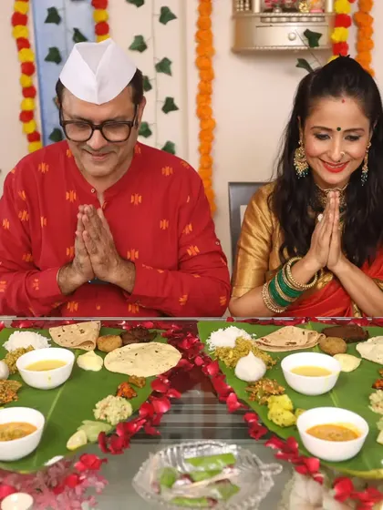 Actors Sanjeev Seth and Lataa Saberwal enjoying our traditional Pangat meal for Ganesh Chaturthi. It brings us immense joy to share Bappa's favorite food with people who appreciate our culinary heritage.