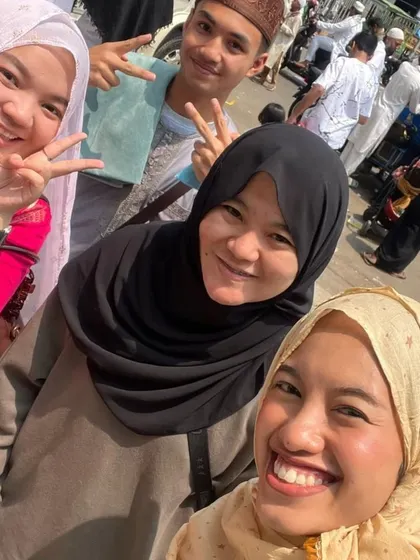 Our students enjoying a day out in the city. We believe that exploring new places together is a great way to practice language skills and make friends.