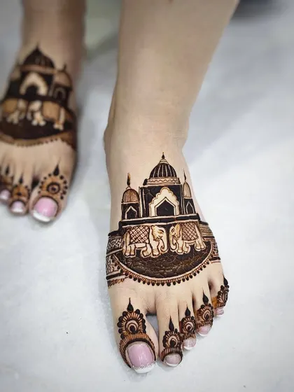 This foot mehndi features a grand palace design with elephants. It's a unique and royal look for a bride's feet.