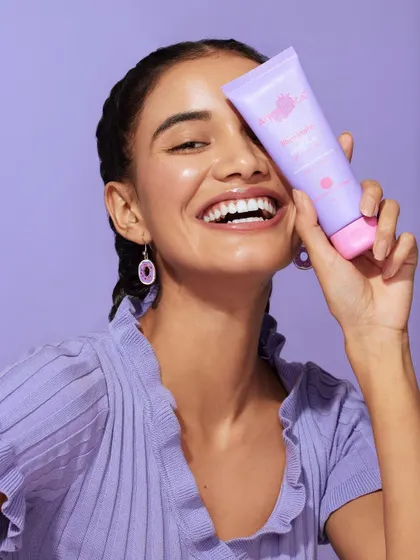 This shot showcases the frilled lavender top and matching earrings I chose to create a sweet and feminine look for the Aqualogica campaign.