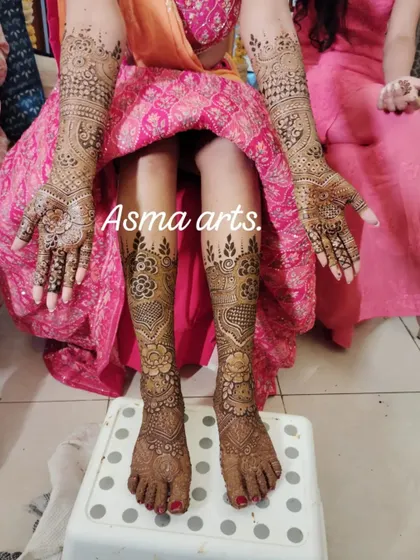 A complete bridal henna package, with full coverage on both the hands and feet. The floral vine pattern on the legs and feet perfectly complements the design on the arms.