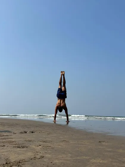 Another handstand on the beach in Goa. The unstable surface of the sand adds an extra challenge to my balance and stability.