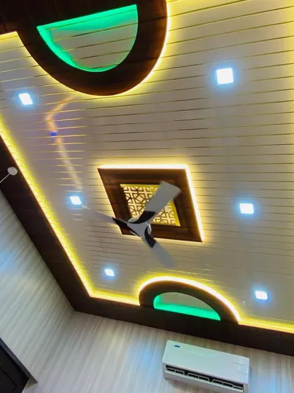Yahan fan ke aas-paas diamond shape ka design hai aur corners mein semi-circular green lights hain. Yeh design aapke kamre ko ek futuristic look dega.