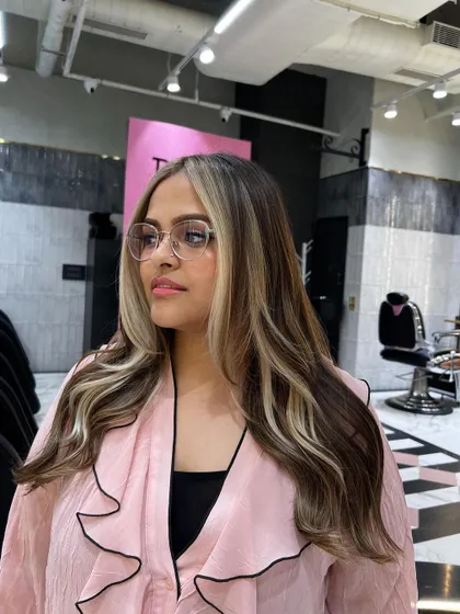 A bold face-framing look. The thick, blonde money piece creates a high-contrast, trendy style that is sure to turn heads.