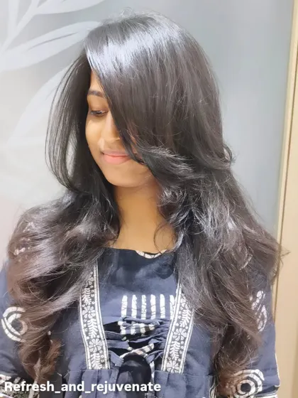 A minimal and classy layered haircut. This style is perfect for adding volume and movement to long hair.