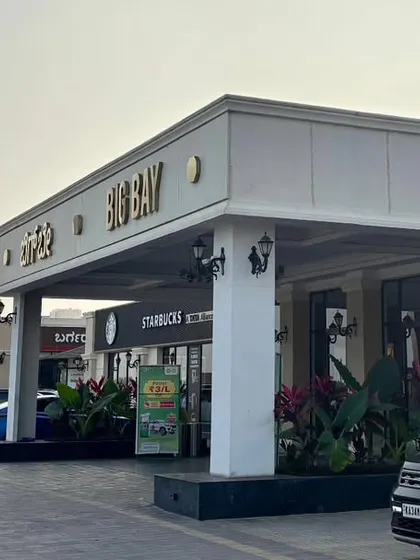 Another angle of our entrance area, showcasing the clean architecture and easy access to brands like Starbucks and Ajfan.
