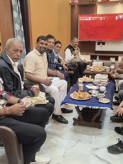 It's not all business. Here we are sharing a meal after a productive session. The friendships and informal chats are just as important as the magic itself.