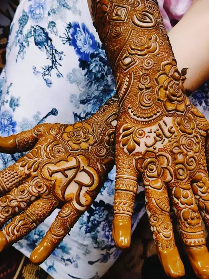 Asbah's mehndi, with her and her partner's initials 'AR' taking center stage on the palms.