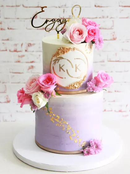 A full view of the beautiful lavender and gold engagement cake, a popular design for modern couples.