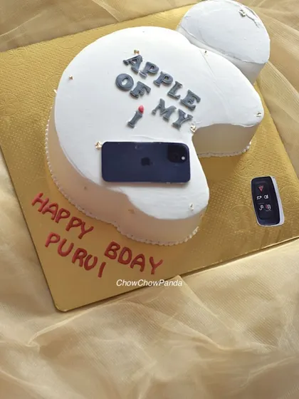Another view of the "Apple of my eye" themed cake.