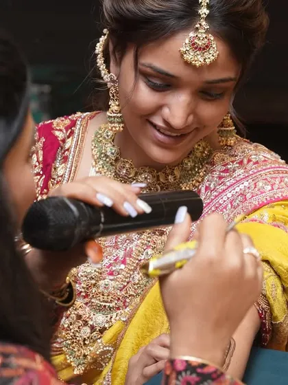 A close-up of the bridal model during the seminar demo.