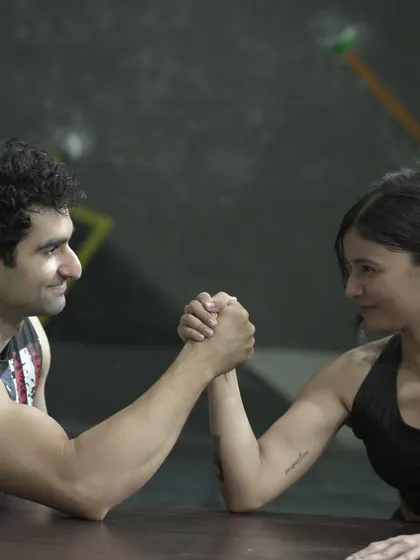 A friendly arm-wrestling match during our collaboration shoot. It's all about having fun and sharing good vibes with people from different fitness communities.