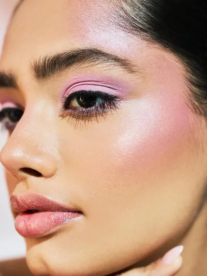 My student Yashasvi created this lovely lavender look. The use of color is soft yet impactful, with a beautiful iridescent finish on the cheeks.