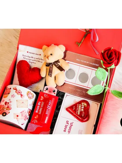 The full '7 Days of Valentine' hamper, a treasure trove of romantic surprises.