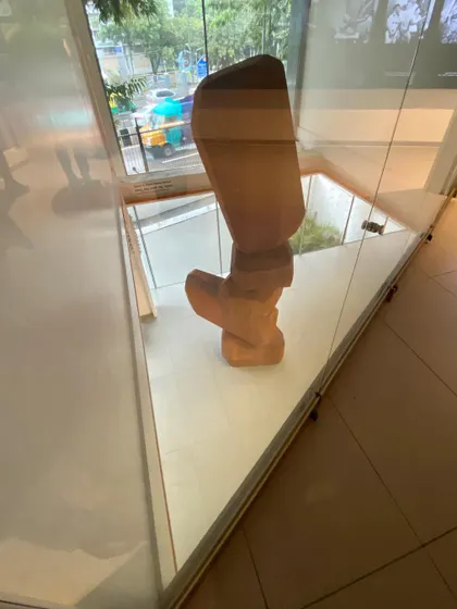 A sculpture by Arik Levy viewed through a glass enclosure, playing with reflection and transparency. The architecture offers multiple, sometimes unexpected, ways of encountering the art within the museum.