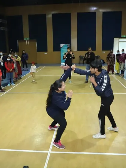 During a workshop, a student practices a defensive block and counter. The goal is to simultaneously defend and attack, overwhelming the opponent and shutting down their aggression.